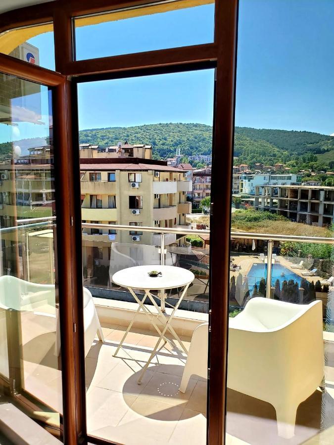 Obzor Tatyana Apartaments Bonjour Экстерьер фото